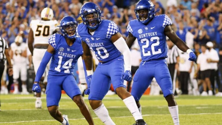 0912_ky_uk_football_wildcats_defense (1)