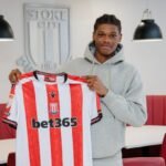 0_SCFC-Adriel-Walker-signs-U21-3FEB25-7