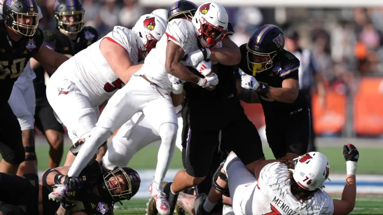 Louisville-football-vs-Washington (1)