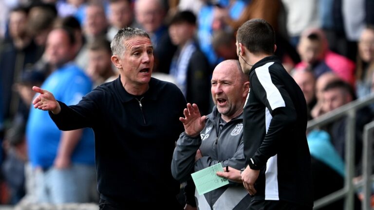 7261b5c3-7a1d-4d3f-9f2d-f9d9a21b617c_phil-parkinson-wrexham